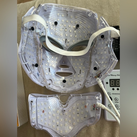 White LED Beauty Mask - Picture 11 of 12